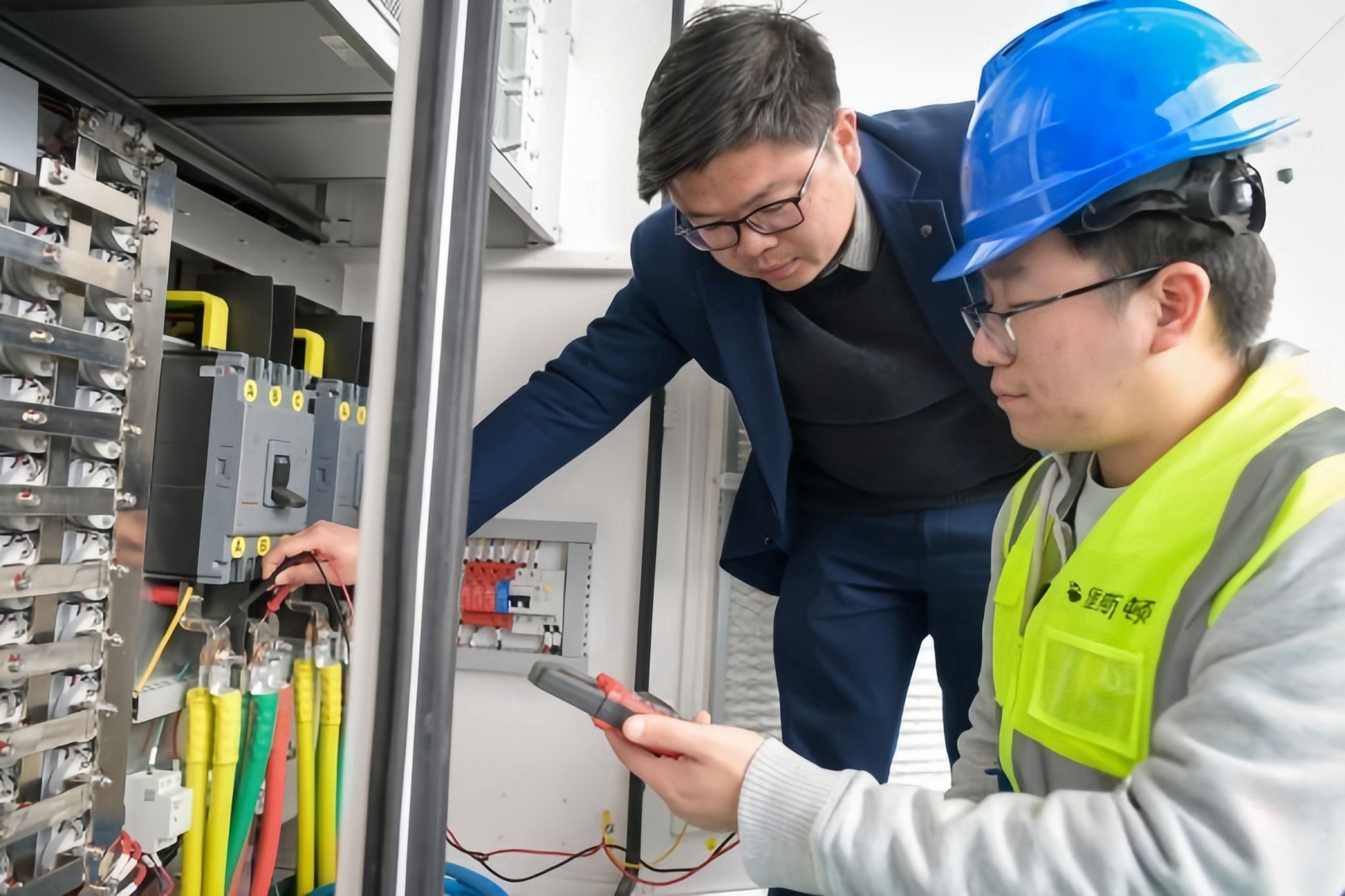校友夏忠亮 返鄉創業，把新能源充電站建到村里